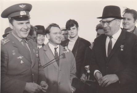 Г.П. Котенко с лётчиком-космонавтом Шаталовым В.А. (1973 год)